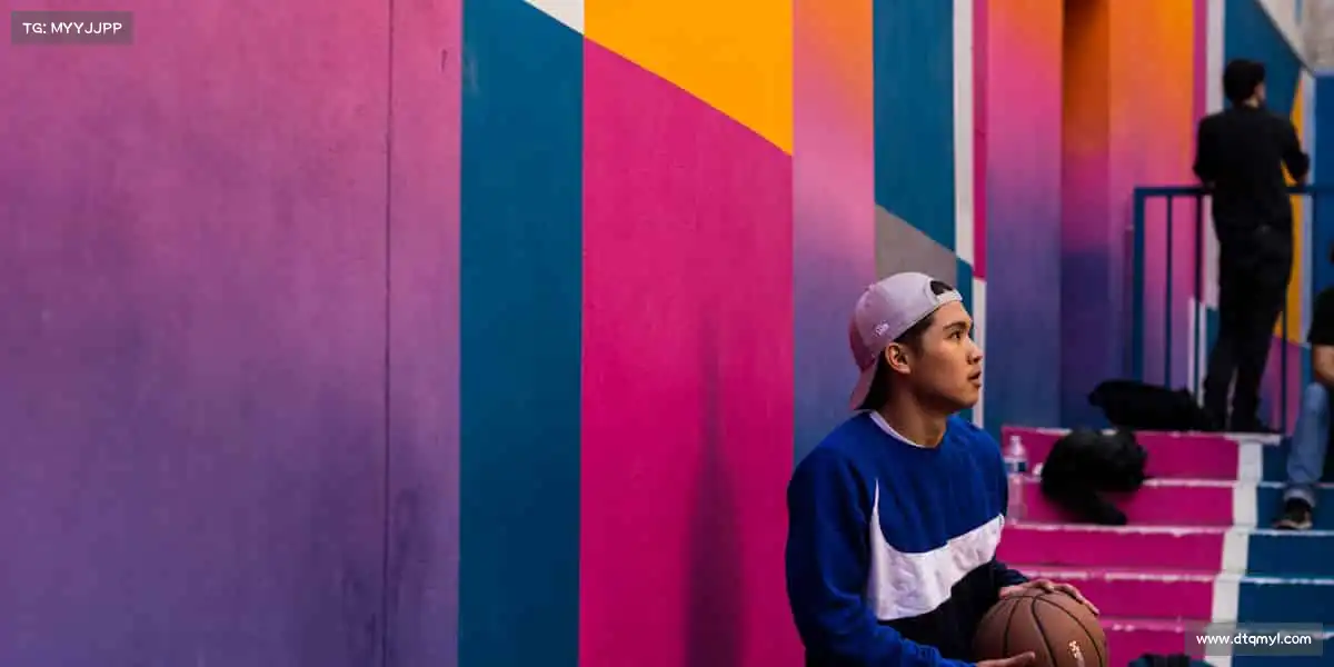 <strong>MK体育</strong>🎾挥动球拍，每一拍都是新的开始！